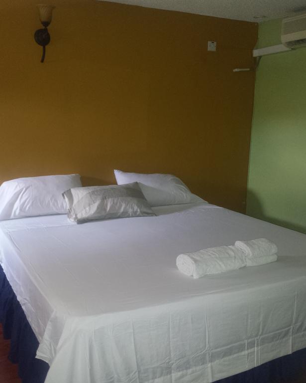 Impeccable Guest Rooms 2 Kingston Eksteriør billede